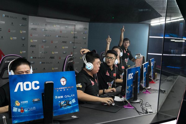 间的激情碰 间的激情碰